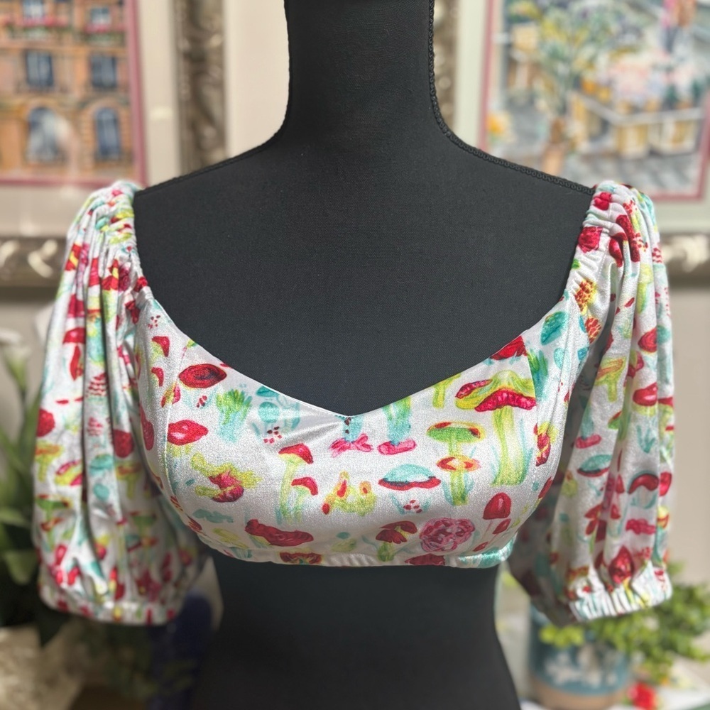 FBC by Penelope Gazin Balloon Sleeve Casual Mushroom Print Concert Crop Top SZ M - Picture 2 of 9